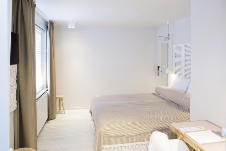 Room 28 of 60