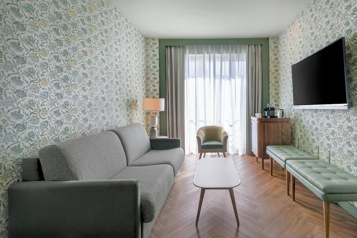 Room 11 of 51