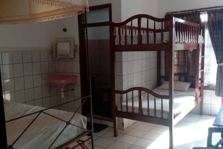 Room 4 of 36