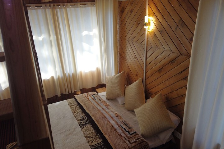 Room 8 of 34