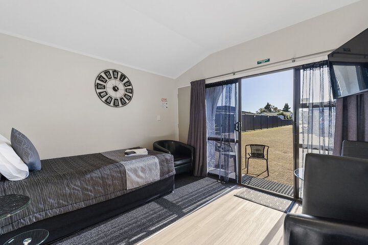 Room 6 of 14
