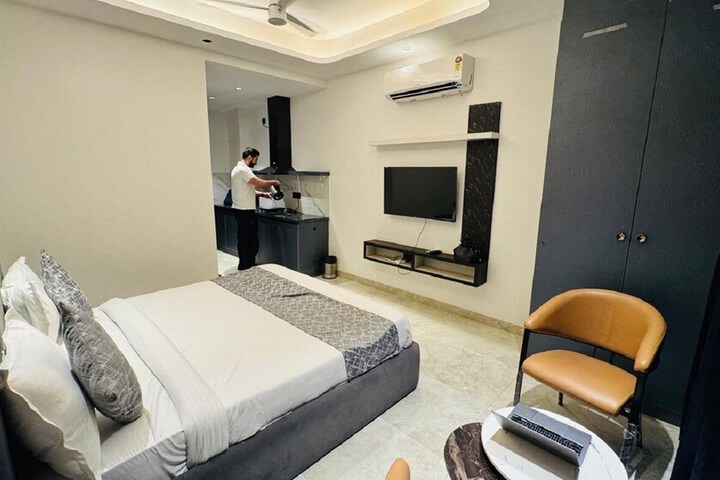 Room 6 of 32