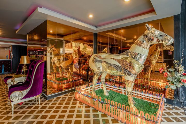 Entrance & Lobby
