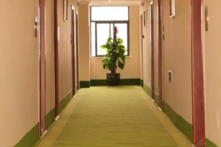 Room 13 of 28