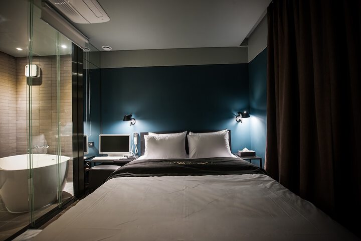 Room 3 of 32