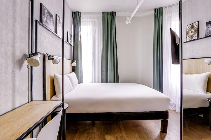 Room 7 of 27