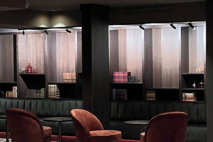 Lounge 40 of 55