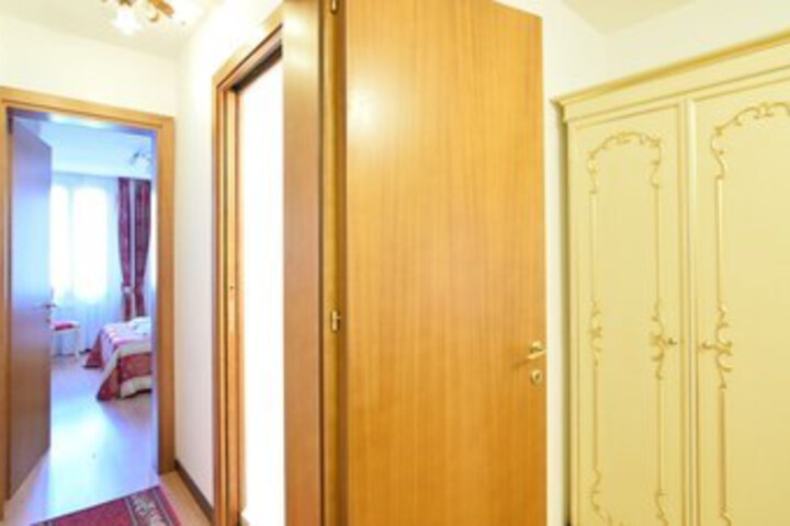 Room 30 of 53