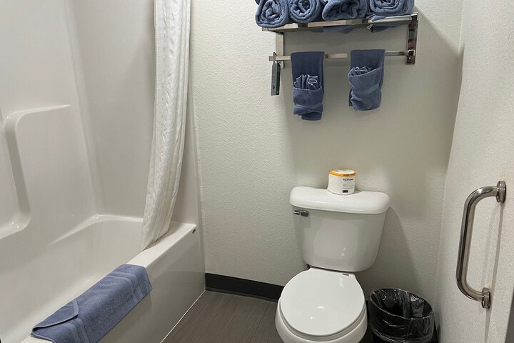 Room 21 of 34