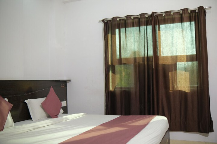 Room 8 of 32