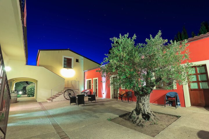 Hotel Exterior 80 of 91