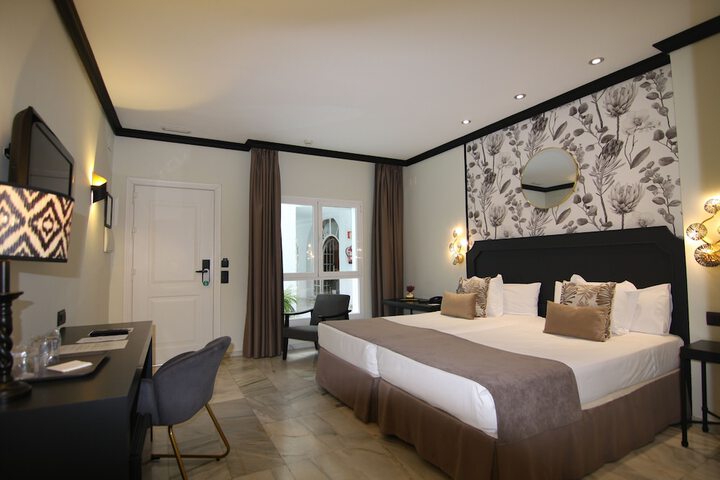 Room 32 of 82