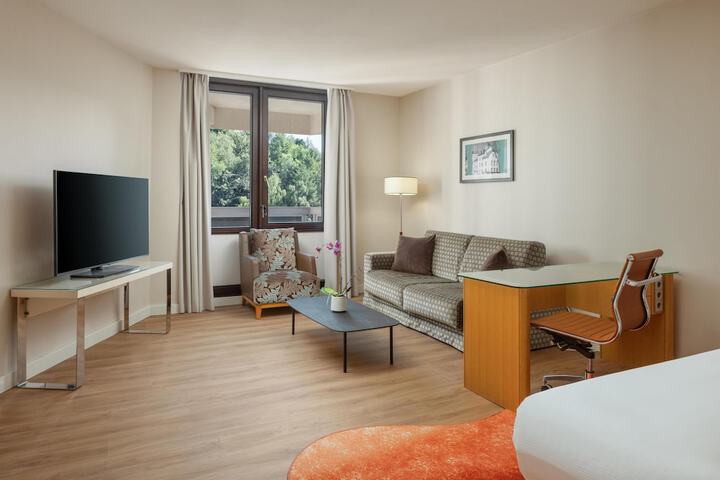 Room 80 of 146