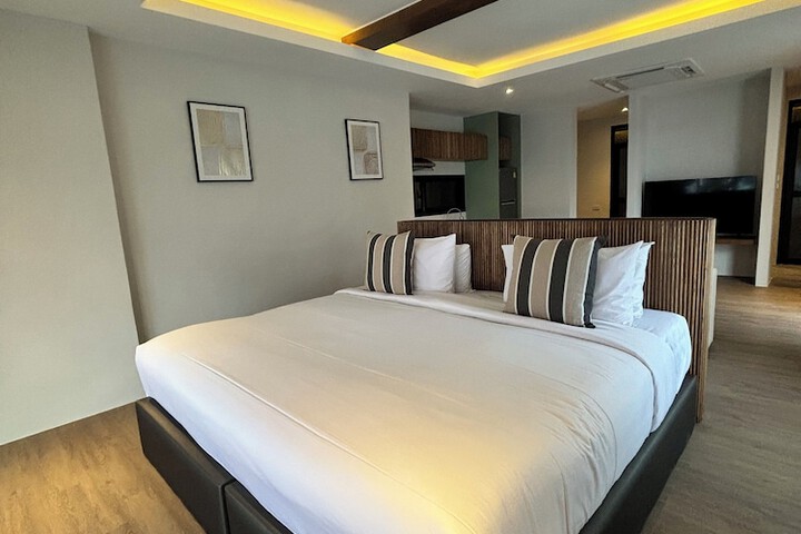 Room 35 of 214