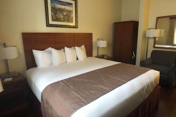 1 King Bed Lower Floor Work Desk Microwave and Refrigerator WiFi Continental Break (8 of 9)