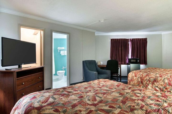 Room 13 of 32