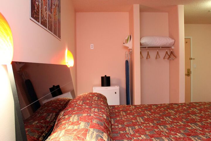 Room 7 of 48
