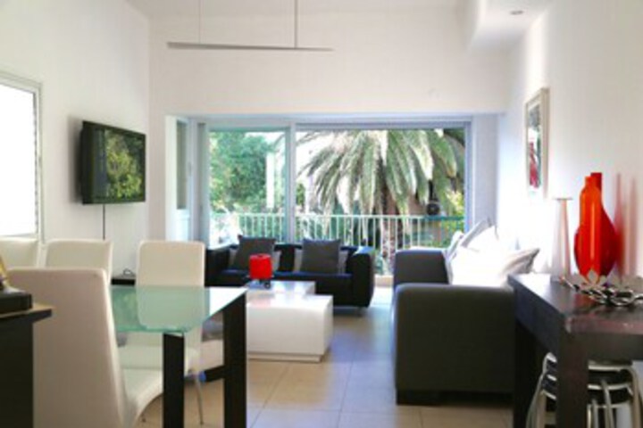 Room 11 of 28