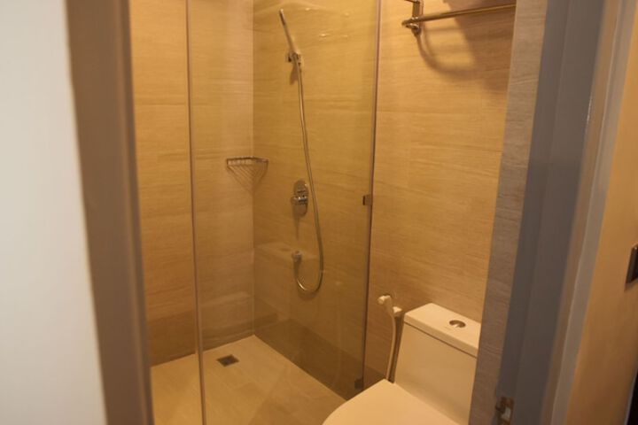 Room 6 of 11