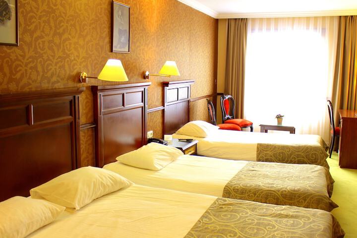 Room 19 of 114