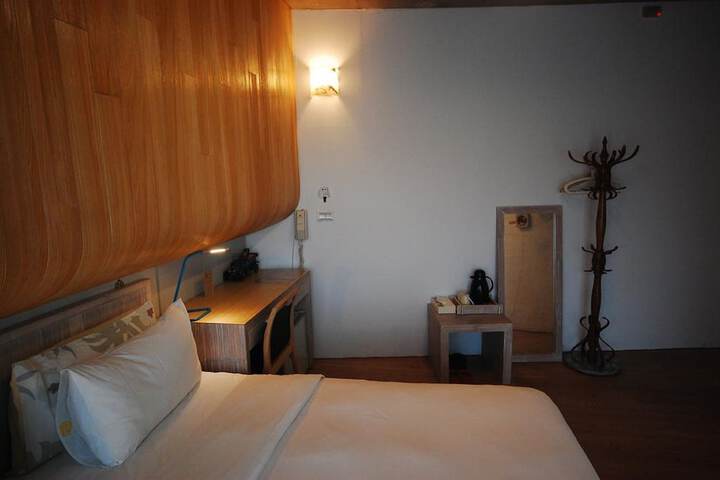 Room 8 of 82