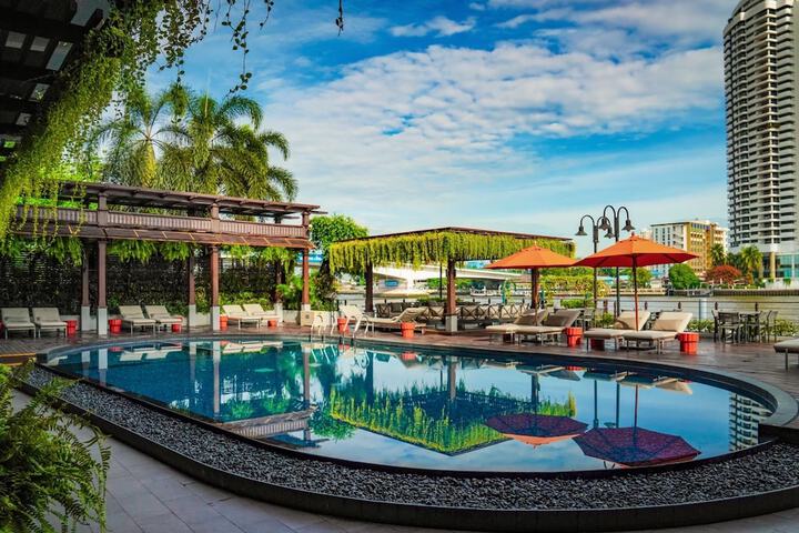 Pools & Facilities