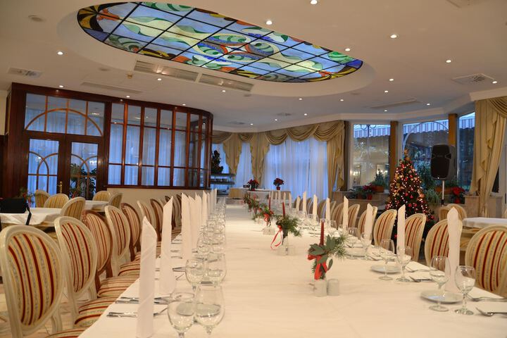 Banquet hall