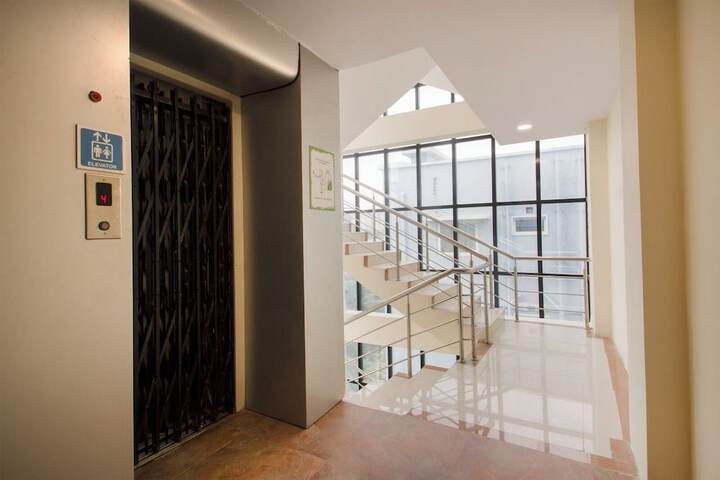 Ballroom/Hall 8 of 15