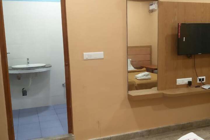 Room 16 of 21