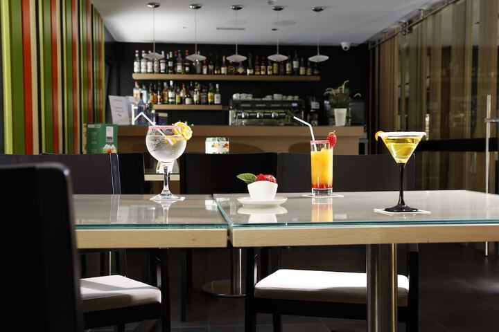 Lounge 51 of 68