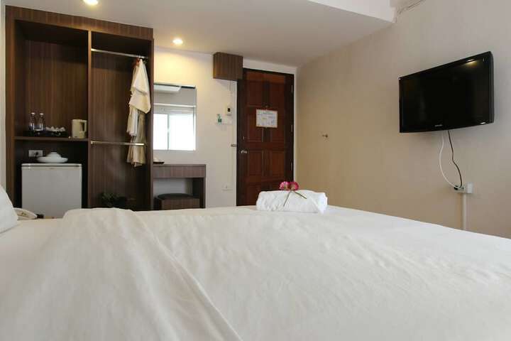 Room 4 of 40