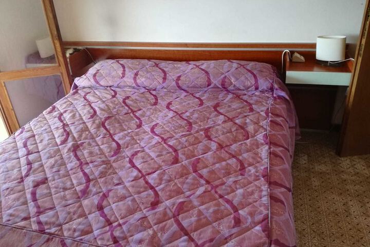 Room 8 of 68
