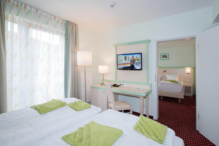 Room 9 of 42