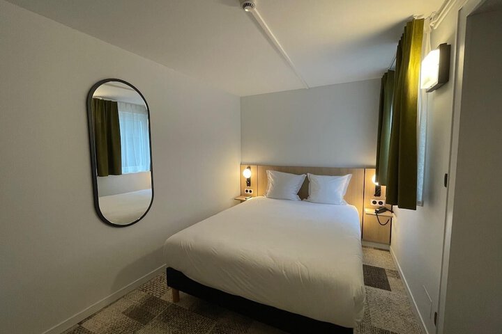 Room 30 of 68