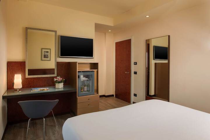 Room 5 of 52