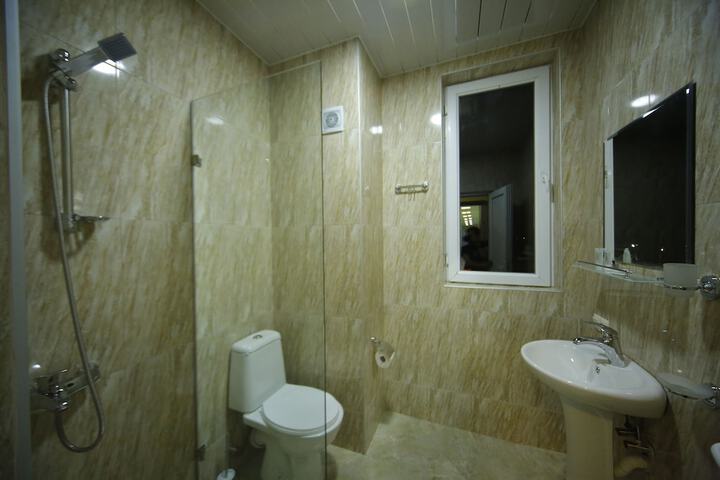 Room 32 of 51
