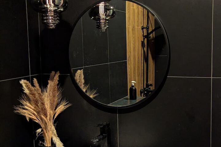 Room 5 of 18
