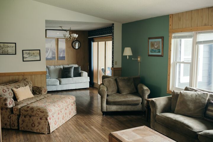 Lounge 357 of 510