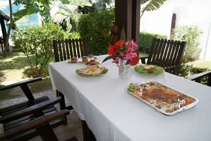 Dining 46 of 52