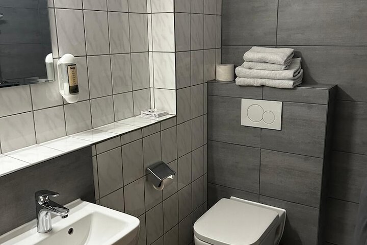 Room 17 of 43