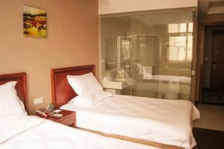 Room 17 of 26