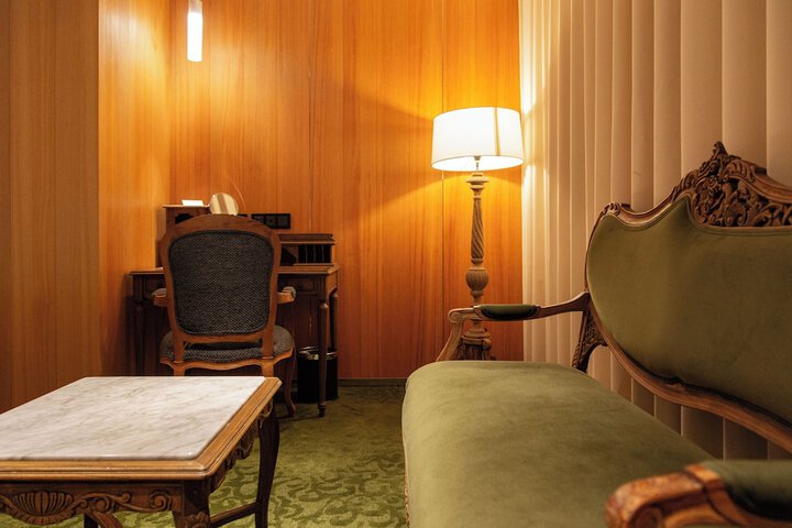 Room 16 of 80
