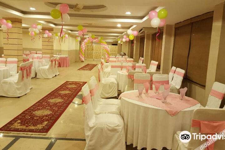 GRACE CROWN HOTEL