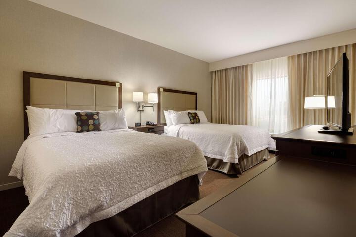 2 Queen Beds Mobility Accessible with Tub (4 of 4)