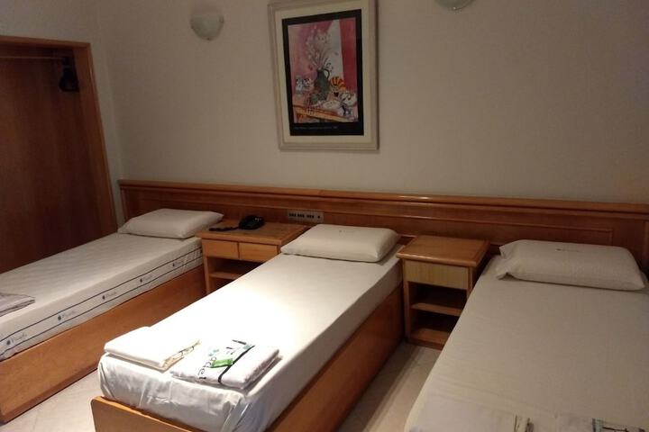 Room 11 of 43