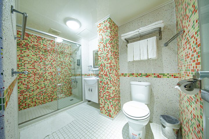 Room 25 of 32