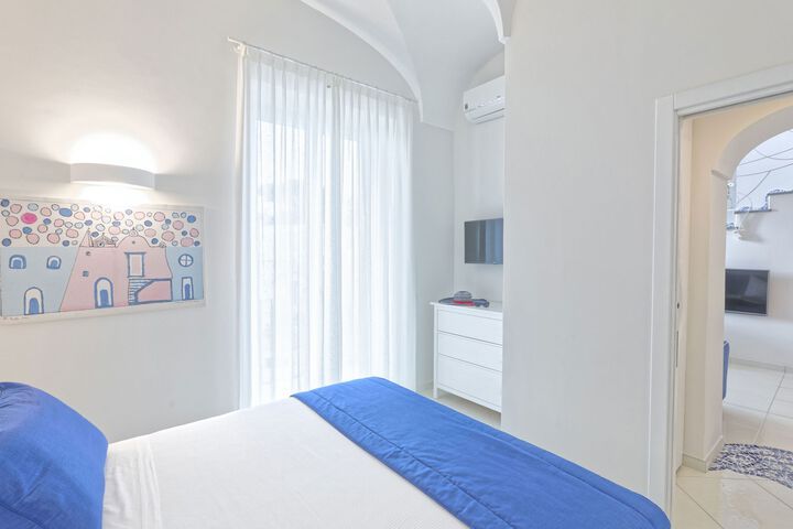 Room 27 of 32