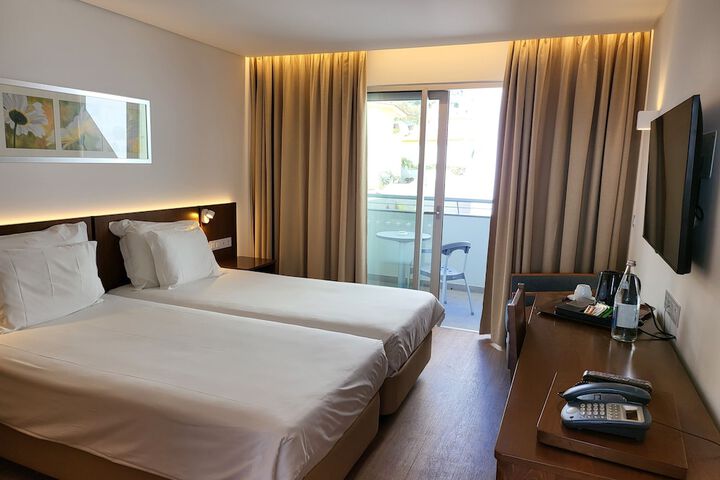 Room 33 of 89
