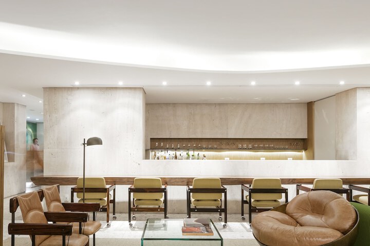 Lounge 48 of 68