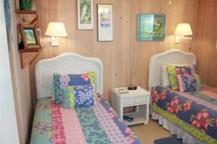 Room 13 of 35